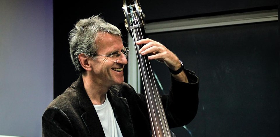„Es gibt keine Geheimnisse.“ Jazz-Bassist und Improvisationslehrer Frank Herzberg kommt für drei Workshops nach Deutschland